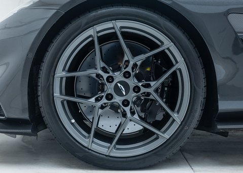 Aston Martin Vanquish V12 