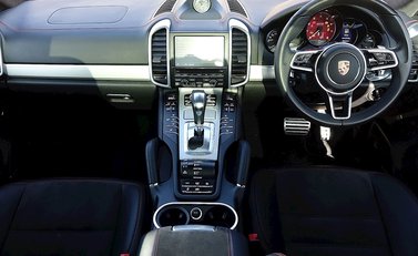 Porsche Cayenne GTS 11