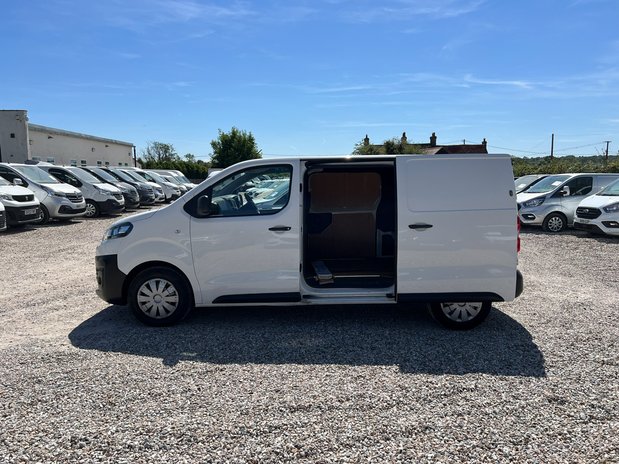 Citroen Dispatch MWB L2H1 Low Roof Enterprise 3100 Air Con Nav Sens 13