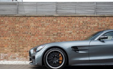 Mercedes-Benz Amg GT GT R 33