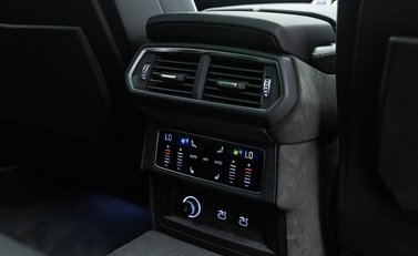 Lamborghini Urus SE 24