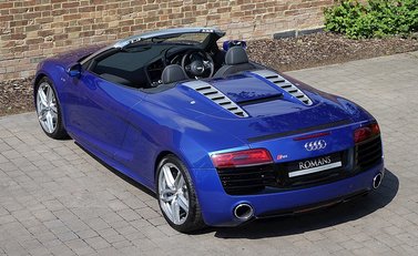 Audi R8 V10 Spyder 12