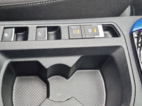 Volkswagen T-Roc DESIGN TSI EVO 38