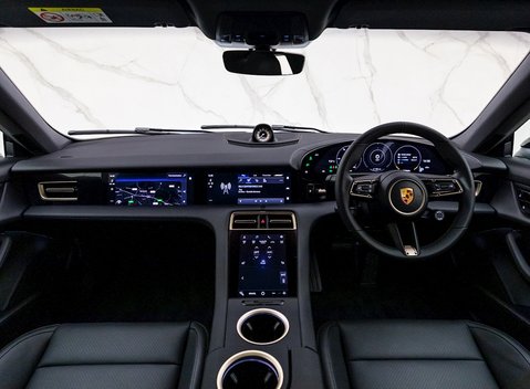 Porsche Taycan 4S Cross Turismo 17