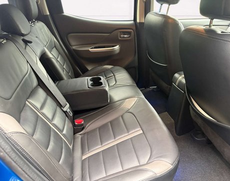 Mitsubishi L200 2.4 L200 Barbarian DI-D Auto 4WD 13