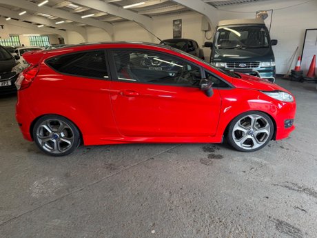 Ford Fiesta 1.0T EcoBoost Zetec S Red Edition Euro 6 (s/s) 3dr 7
