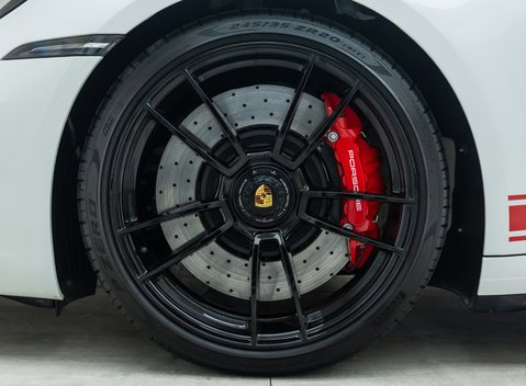 Porsche 911 Carrera 4 GTS (992) 31