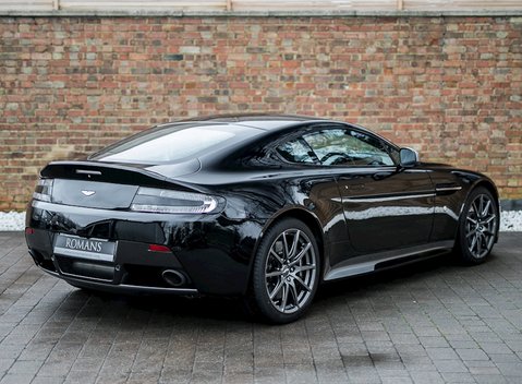 Aston Martin V12 Vantage S 7