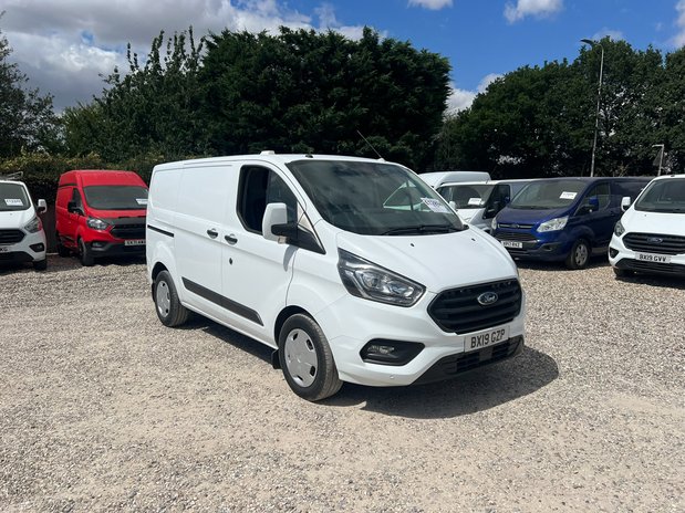 Ford Transit Custom AUTO SWB L1H1 Low Roof Trend Air Con Sensors Tow Bar EURO 6 NO VAT 4