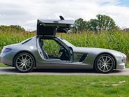 Mercedes-Benz SLS AMG 32