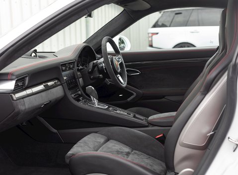 Porsche 911 Carrera 4 GTS (991.2) 17