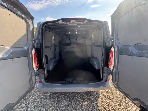 Ford E-Transit Custom 65KWH AUTO SWB L1H1 Low Roof Limited Air Con 218ps 9