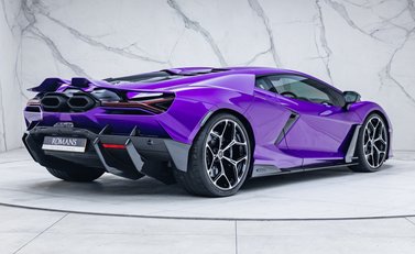 Lamborghini Revuelto 6