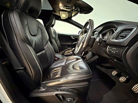 Volvo V40 R-DESIGN NAV D3 S/S 2.0 DIESEL MANUAL 20