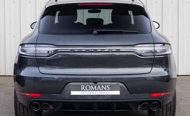 Porsche Macan GTS 5