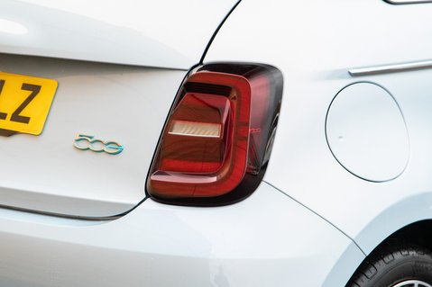 Fiat 500e LA PRIMA 10