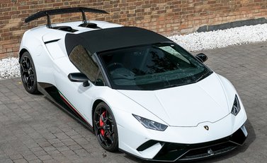 Lamborghini Huracan Spyder LP640-4 Performante 9