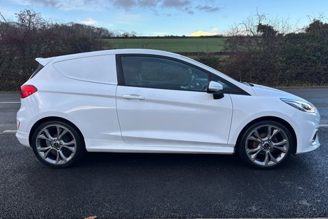 Ford Fiesta Sport 125 ps Ecoboost - Sat Nav / Parking Sensors - No VAT 9