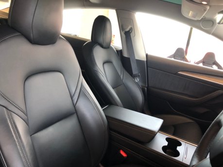 Tesla Model 3 LONG RANGE AWD 45,000m black vegan leather, 19 inch alloys 6