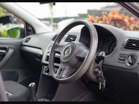Volkswagen Polo 1.2 Polo S 60 5dr 8