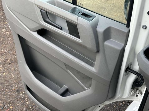 Volkswagen Crafter 2.0 TDI CR35 Trendline FWD MWB High Roof Euro 6 (s/s) 5dr 27