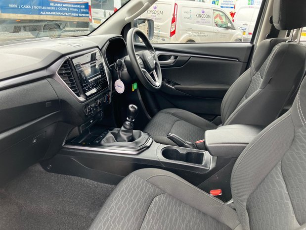 Isuzu D-Max Isuzu D-Max Diesel 1.9l DL20 D/Cab 4x4 Fitted with Canopy 3
