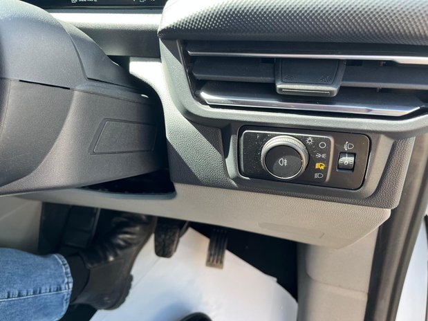 Ford Transit Custom Transit Custom 320 L2 Diesel FWD 2.0 Eco Blue 136ps H1 Van Limited 10