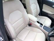 Mercedes-Benz GLA Class GLA220 CDI 4MATIC SE PREMIUM PLUS 70000m Pan Roof Beige Interior 9