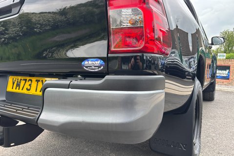 Toyota Hilux Active ECB 4WD D-4D Pickup 21