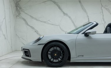 Porsche 911 Targa 4 GTS (992) 40
