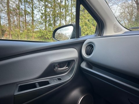 Toyota Yaris 1.33 Dual VVT-i Icon Euro 6 5dr 9