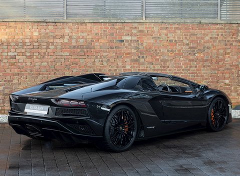 Lamborghini Aventador S LP740-4 Roadster 9