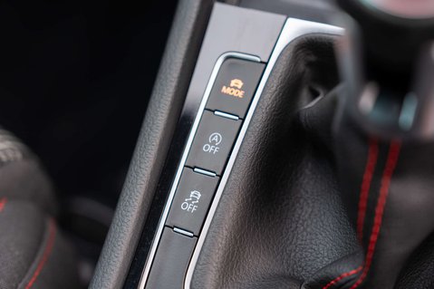 Volkswagen Golf 2.0 Golf GTi Performance TSi 5dr 32