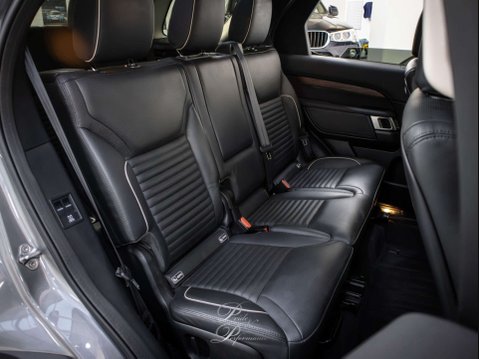 Land Rover Discovery 3.0 Discovery HSE SD6 Auto 4WD 5dr 19