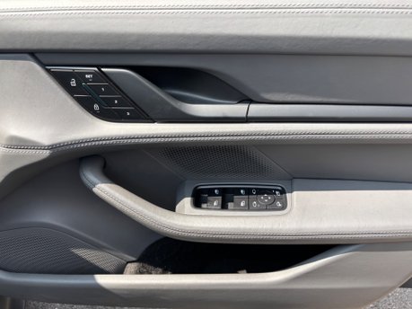 Porsche Taycan Performance Plus 93.4kWh Saloon 4dr Electric Auto RWD (476 ps) 26