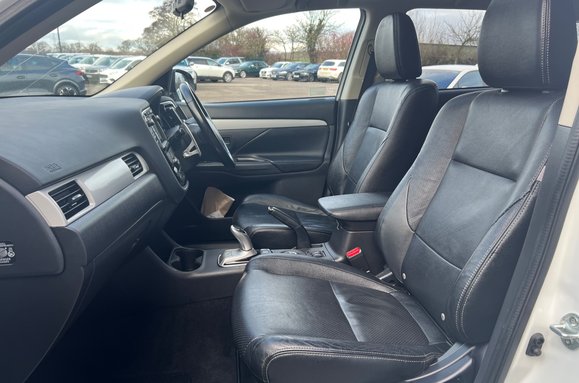 Mitsubishi Outlander PHEV 2.0h 12kWh GX4h CVT 4WD AUTO 26