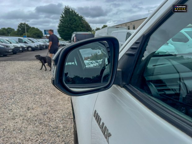 Toyota Hilux Crew Cab 4X4 Active 4WD Air Con Rear Camera EURO 6 NO VAT 8