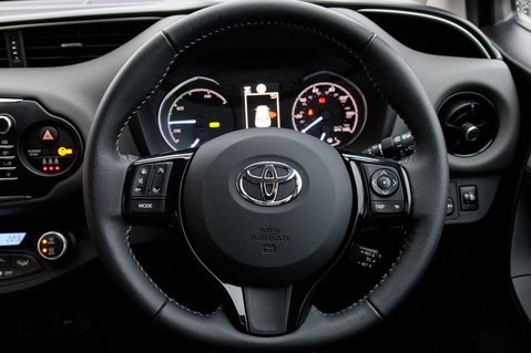 Toyota Yaris VVT-I ICON 22