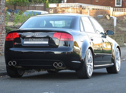 Audi RS4 Saloon 4