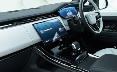 Land Rover Range Rover Sport P550e Autobiography 12