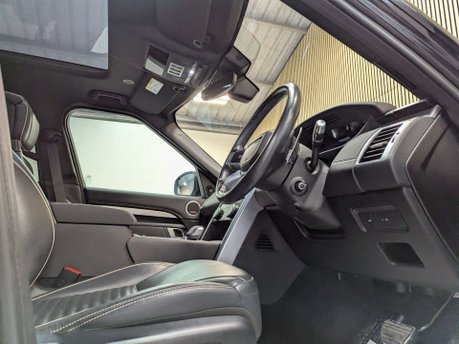 Land Rover Discovery 3.0 Discovery R-Dynamic HSE MHEV Auto 4WD 5dr 31