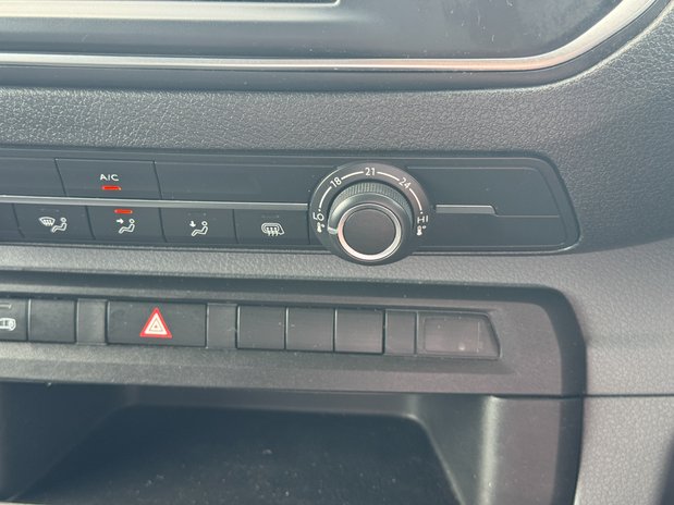 Peugeot Expert XLWB L3H1 Low Roof Professional 2900 Air Con EURO 6 31