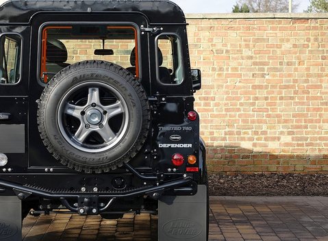 Land Rover Defender T40 13