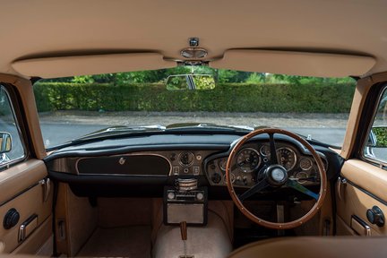 Aston Martin DB6 MKII 16