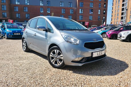 Kia Venga 3.. AUTOMATIC.. 1 PREVIOUS KEEPER.. 7 MAIN DEALER SERVICES.. STUNNING
