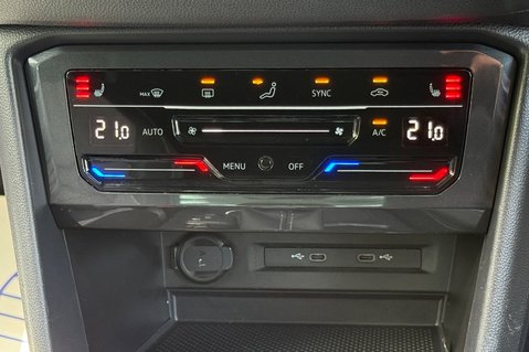 Volkswagen Tiguan R-LINE TSI DSG - ONE OWNER - APPLE CAR PLAY -ADAPTIVE CRUISE 50