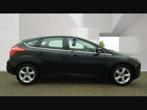 Ford Focus 1.6 Focus Zetec Navigator Auto 5dr 3
