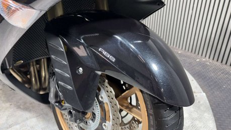 Kawasaki ZZR1400 2010 ONLY 30K STUNNING BIKE PANNIERS LONG MOT WARRANTY 1400CC 35