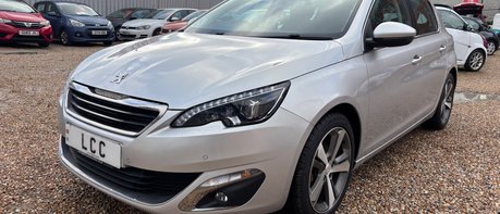 Peugeot 308 PURETECH ALLURE LAST OWNER SINCE 2017..7 SERVICES..SAT NAV.. £35 TAX.. 1