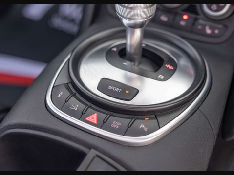 Audi R8 5.2 R8 Spyder Quattro V10 Semi-Auto 4WD 2dr 47